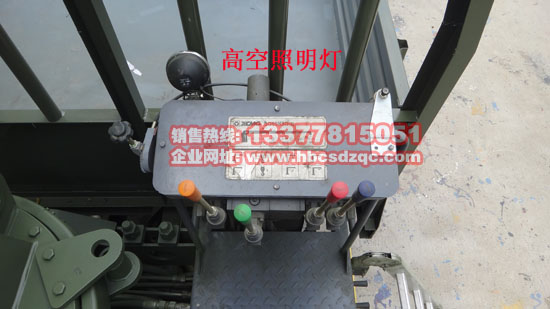 雙聯(lián)泵吊機(jī)東風(fēng)153隨車(chē)吊