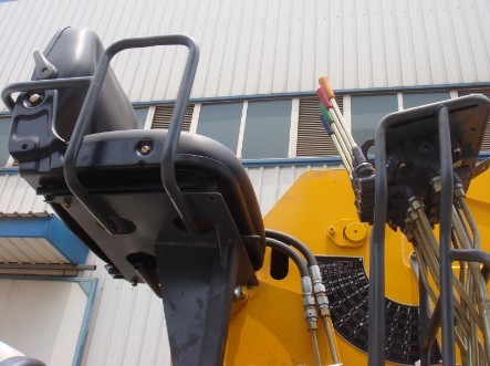 福田歐曼隨車(chē)吊正國(guó)四隨車(chē)吊