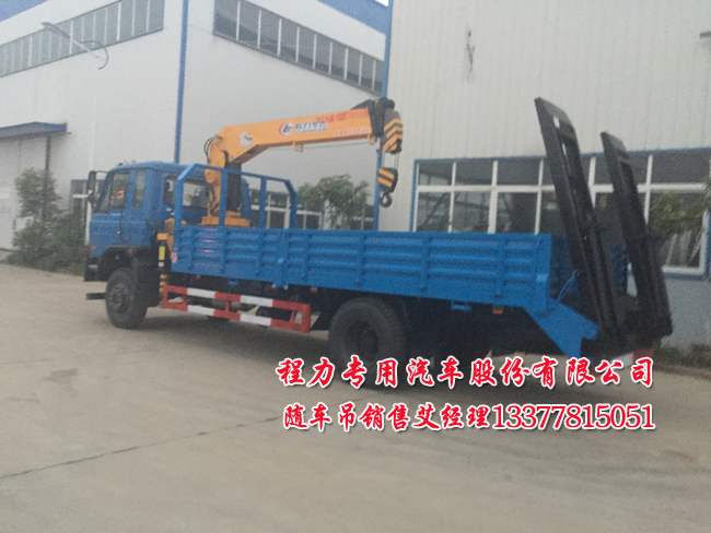 隨車起重運(yùn)輸車多功能圖片