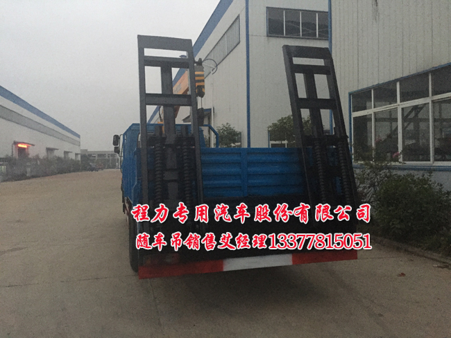 隨車起重運(yùn)輸車多功能圖片